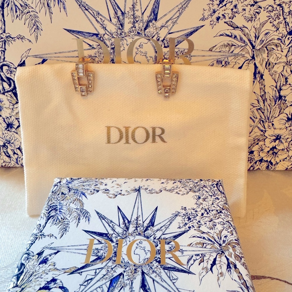 Dior Treasure, Clip on earrings gold plated with stones. Stunning - Picture 4 of 6